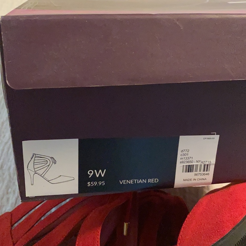 Red Heels - Picture 5 of 8